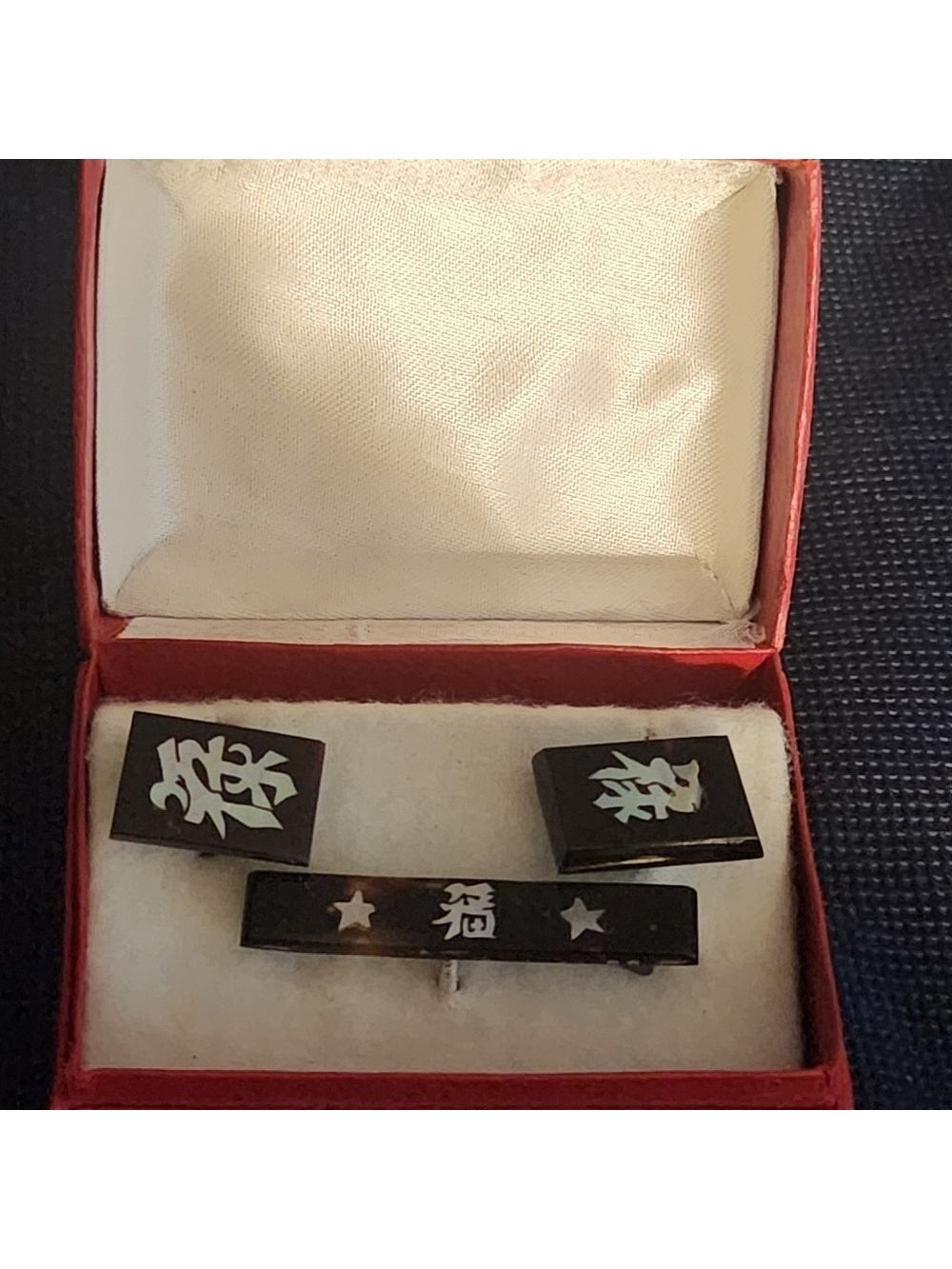 Antique Carved Tortoiseshell w/ Mother a Pearl inlay Asian Cufflinks & Tie Clip